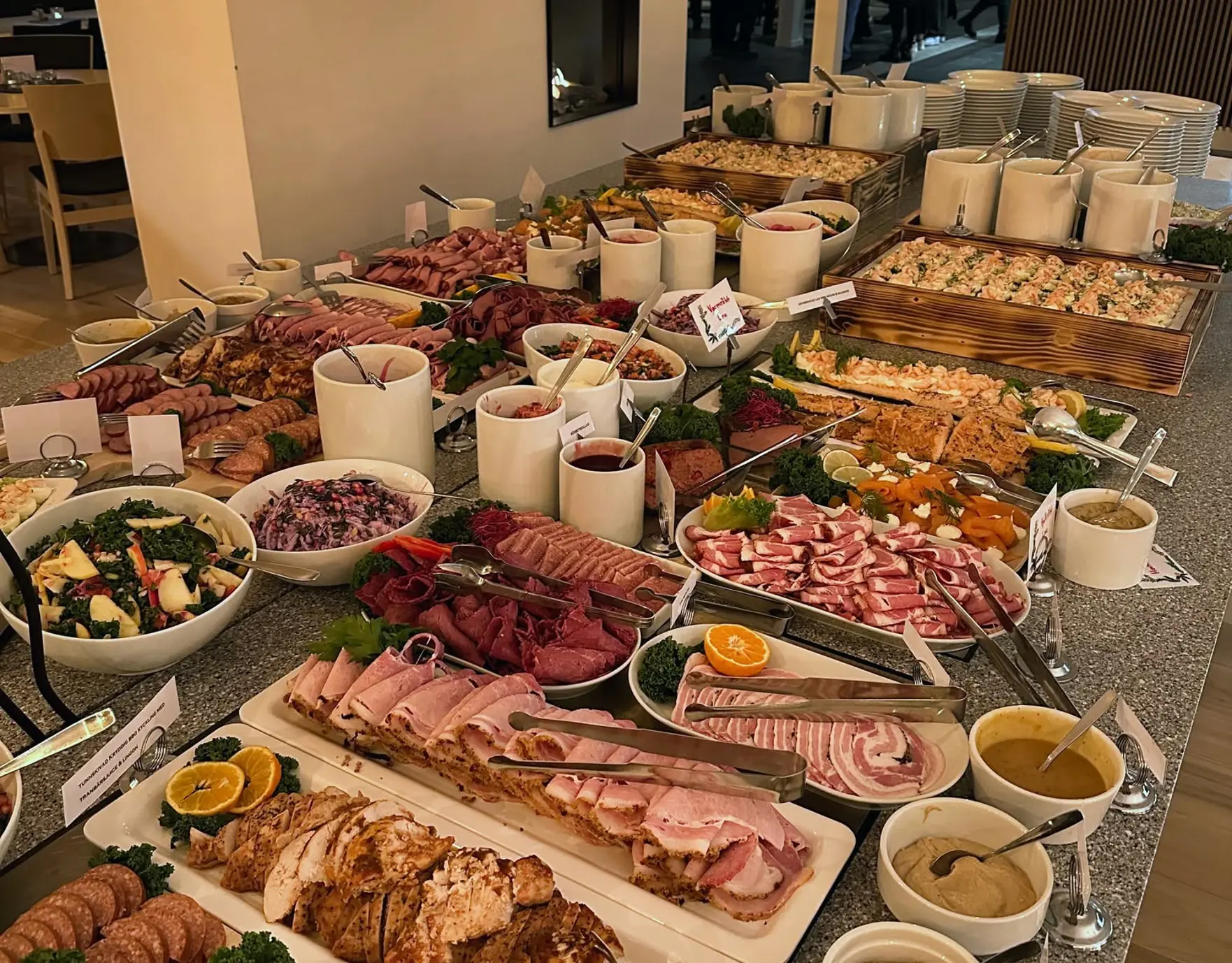 Julbord med trubadur 27 november och 4 december