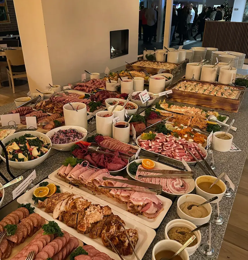Julbord med trubadur 27 november och 4 december