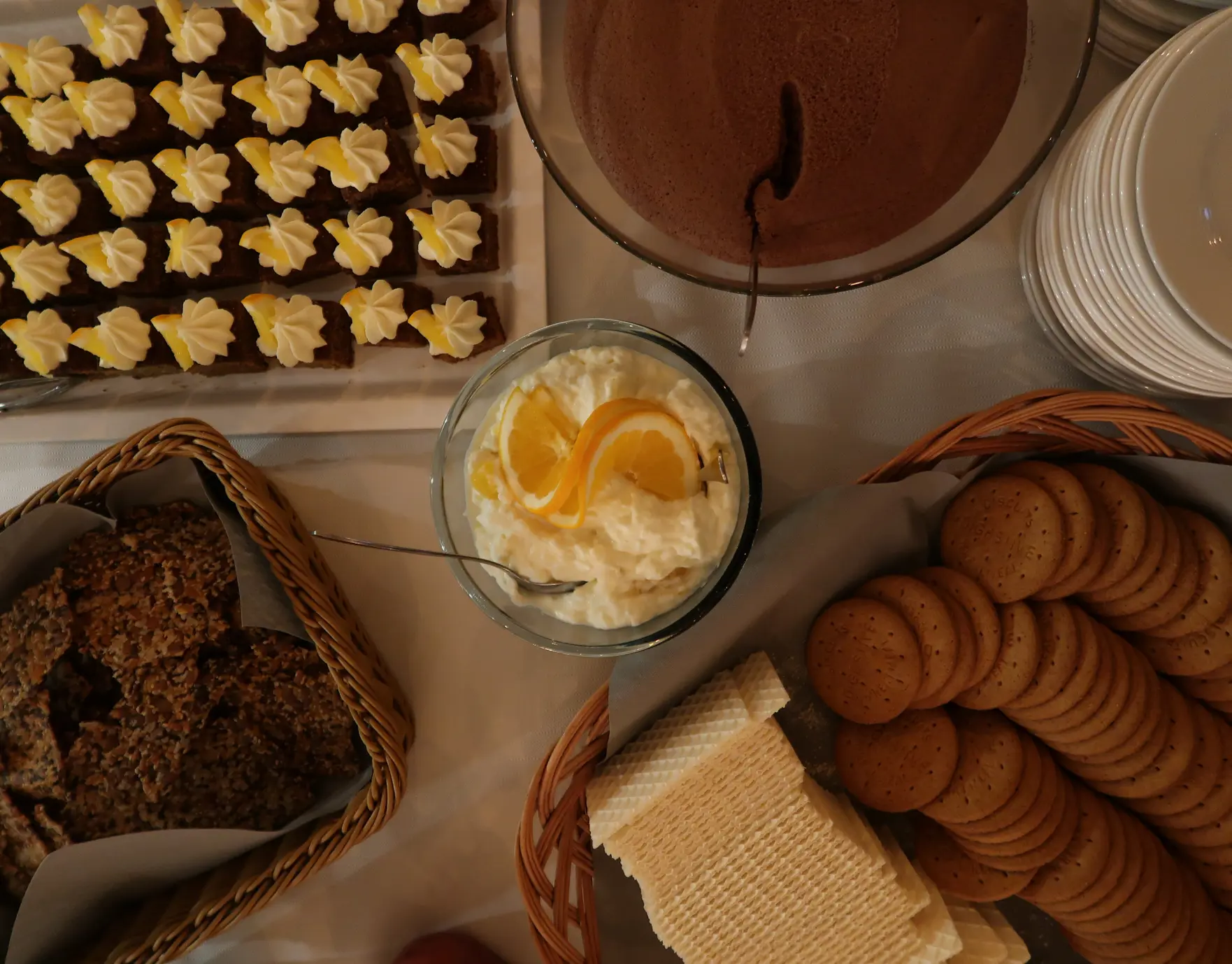 Julbord med trubadur 27 november och 4 december