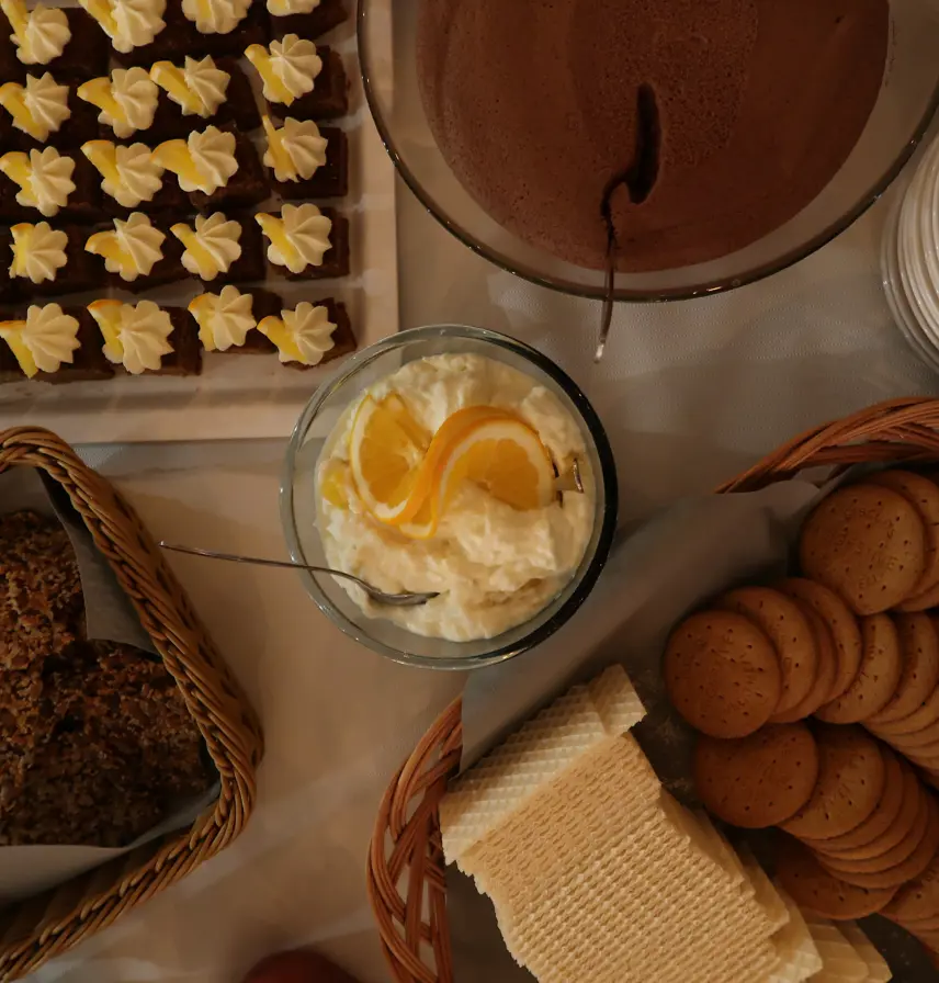 Julbord med trubadur 27 november och 4 december
